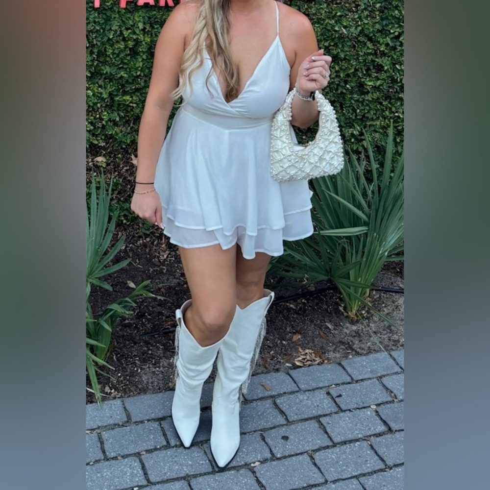 White Flowy Romper - size L
